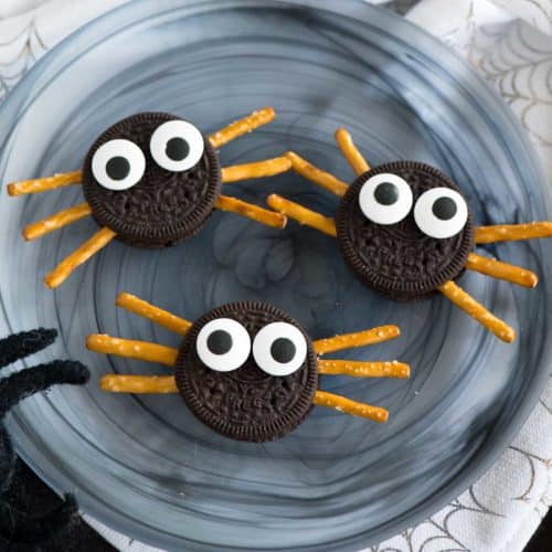 Spider Oreos -EASY Halloween cookies for kids!
